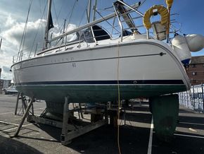 2010 Hunter Legend 41 Deck Saloon 48