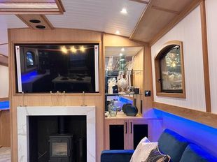 Custom Houseboats - Your Size Your Way
