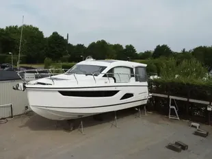 2025 Sealine C390