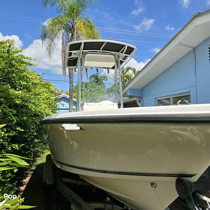 2006 Mako 204 center console