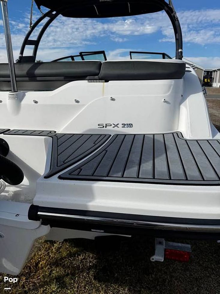 2018 Sea Ray 210 spx