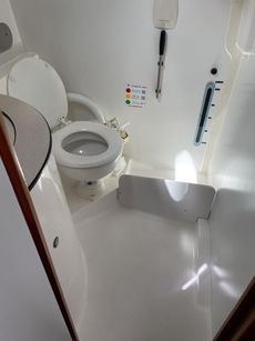 Beautifully maintained Dufour 32 Classic wheel steering shoal draft