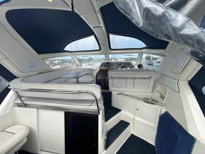 Sealine 365 Sports Cruiser  - Cockpit