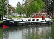 Volharding Barge