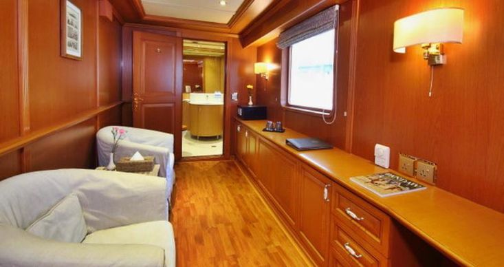 Boutique Cruise Ship Or; Family Yacht