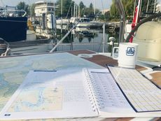Beautifully maintained Dufour 32 Classic wheel steering shoal draft