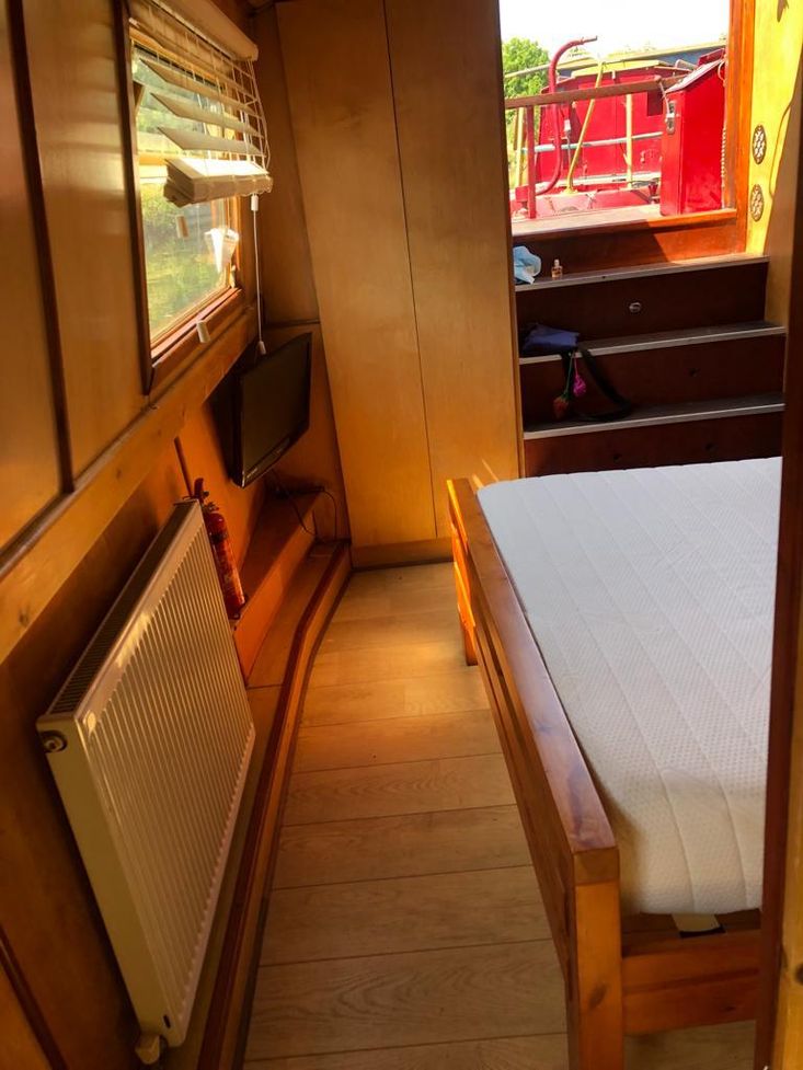 57ft x 10ft Wide Beam houseboat