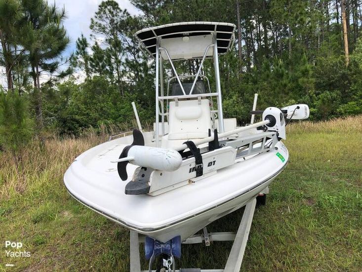 2005 Nauticstar 2200 bay