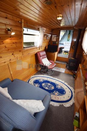 Saloon forward