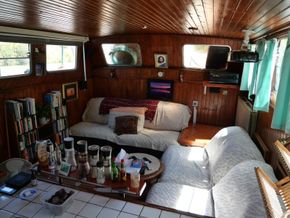 Dutch Motor Barge TJALK - Saloon