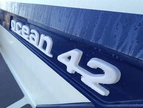 Broom Ocean 42  - Hull Close Up