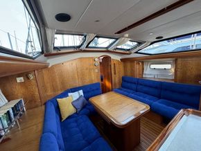 Oyster  42  - Saloon