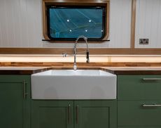 BESPOKE BOAT CO 65ft WIDEBEAM