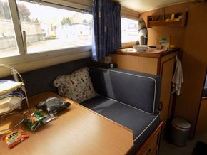 Sovereign 27 AFT DECK! - Saloon