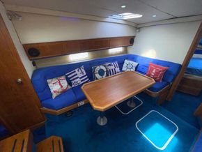 Sealine 365 Sports Cruiser  - Saloon