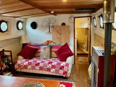 "Pieter" Beautifully converted Barge