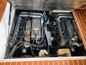 Nimbus 320 Coupe  - Engine Room