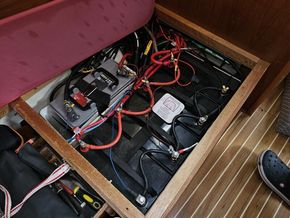 Bowman Starlight 46  - Batteries