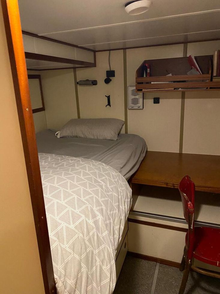 WELL MAINTAINED SINGLE SCREW TUG FOR SALE