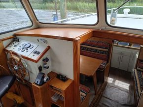 Wheelhouse to Dinette (lino to be changed)