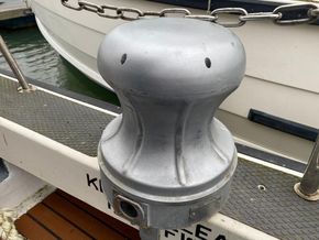 Offshore 27 Fast Fisher  - Windlass