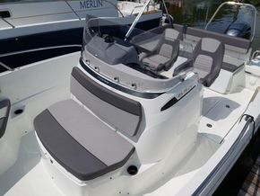 Jeanneau Cap Camarat 6.5 CC  - Interior