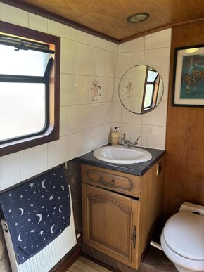 Sink, mirror, toilet, towel rail, radiator