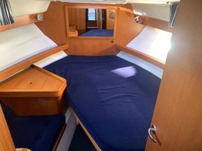 Nimbus 320 Coupe  - Forward Cabin