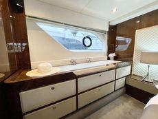2018 Fairline Squadron 53