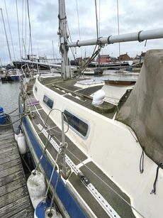 Barbican 33 GRP Sloop with centreboard