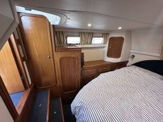 2001 Aquastar 38