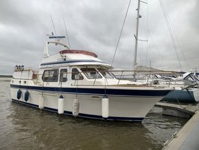 Trader 41 Flybridge - Exterior
