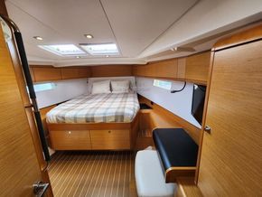 Jeanneau Sun Odyssey 509  - Forward Cabin