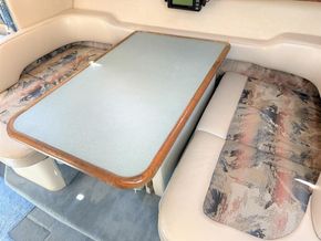 1995 Sea Ray 330 Sundancer 22