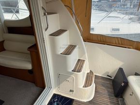 Jeanneau Prestige 32 Flybridge Extended Swim Platform - Companionway