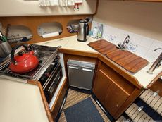 2000 Hardy Marine 32 Commander