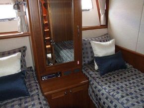 Twin guest cabin
