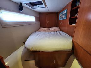 Robertson and Caine Leopard 4600  - Forward Cabin