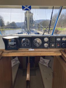 LM28