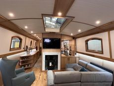 BESPOKE BOAT CO 65ft WIDEBEAM