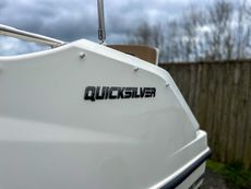Quicksilver 555 activ cabin