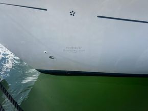 Moody 30  - Hull Close Up