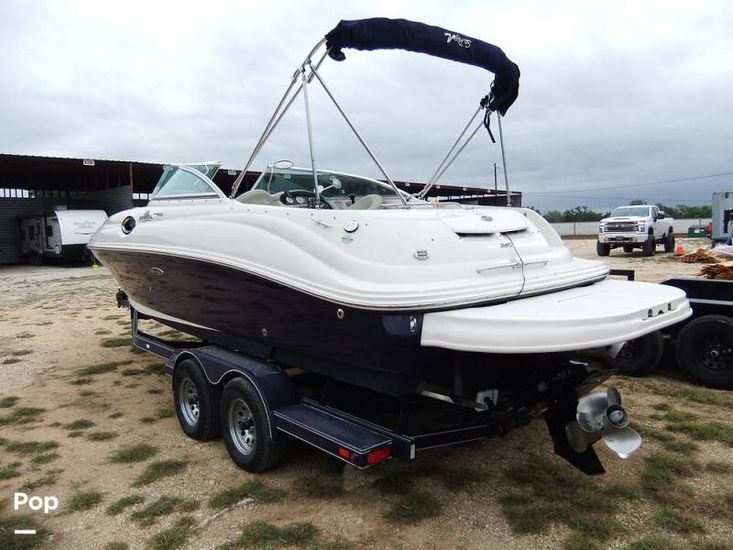 2005 Sea Ray 240 sundeck