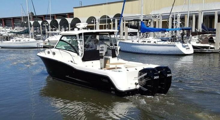2014 Boston Whaler 315 conquest