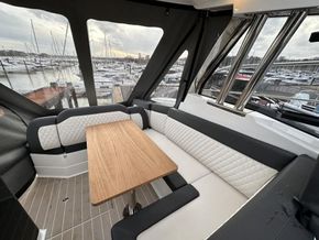 2024 Bavaria SR35HT 9