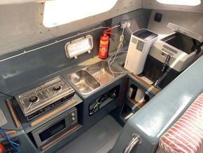 Custom Power Cat 28 ft Twin outboards - Galley