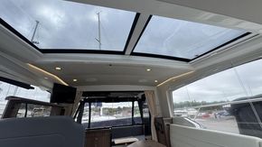 2017 Sealine C330 17