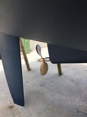 Blade rudder and 2 bladed propeller