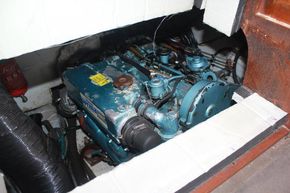Moody Eclipse 43  - Engine