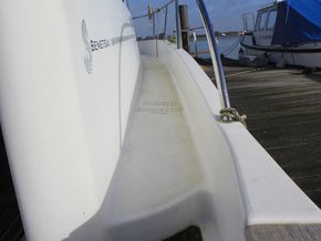 Beneteau Antares 760  - Side Deck